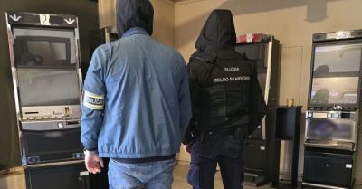 Punkt hazardowy zlikwidowany. Policjanci i KAS zabezpieczyli nielegalne automaty w Tczewie