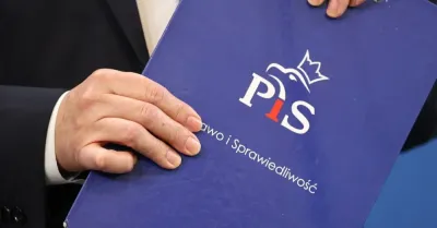 PiS oficjalnie wykluczył z partii trzech europosłów z delegacji Rozwój Plus